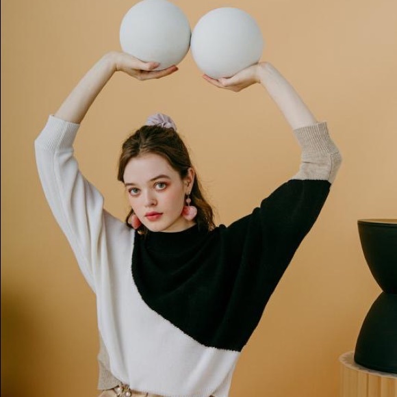 Petite Studio 
meredith wool sweater - black & white - Picture 3 of 5